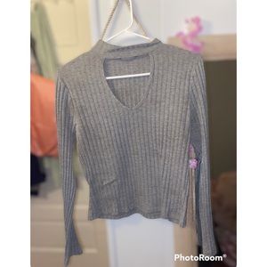 Cropped keyhole grey top🐚